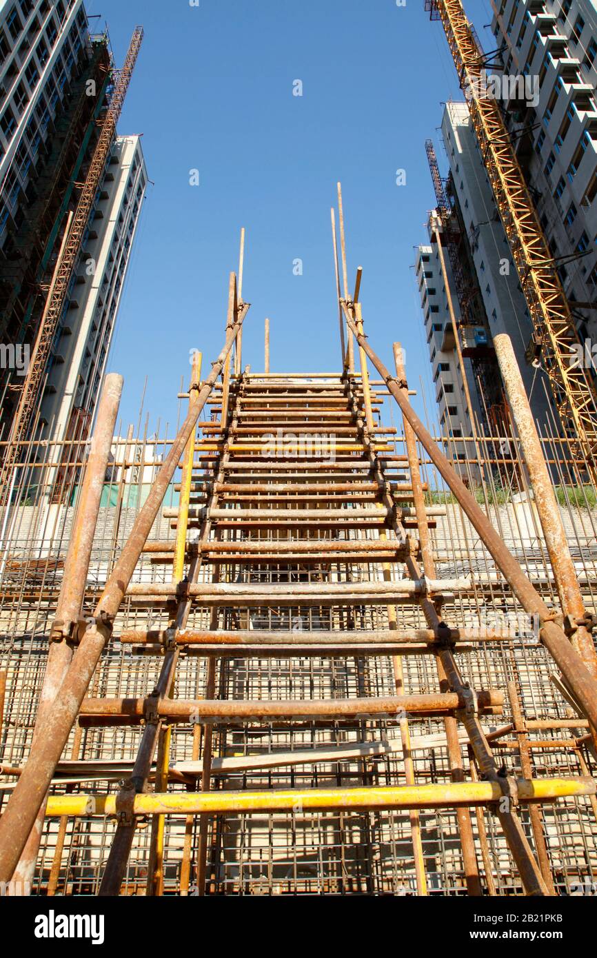 Steel grid on the construction site Stock Photo - Alamy