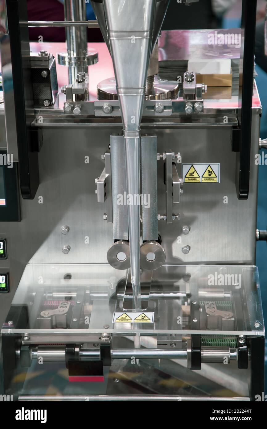 Automatic food snack package hi res stock photography and images Alamy