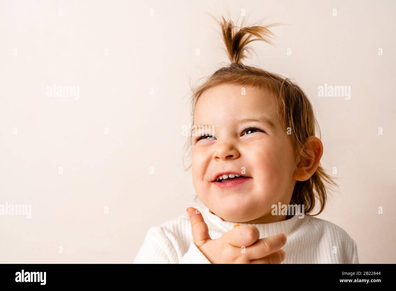 Toddler baby girl with fountain hairstyle and smiling with her teeth Stock Photo - Alamy Toddler baby girl with fountain hairstyle and smiling with her teeth Stock Photo - Alamy