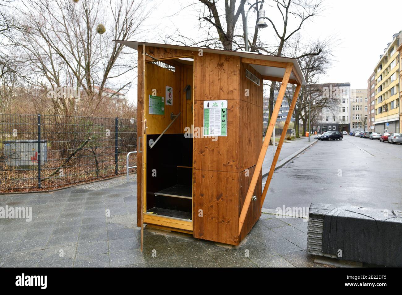 Toilette, Genthiner Straße, Magdeburger Platz, Tiergarten, Mitte, Berlin, Deutschland Stock Photo