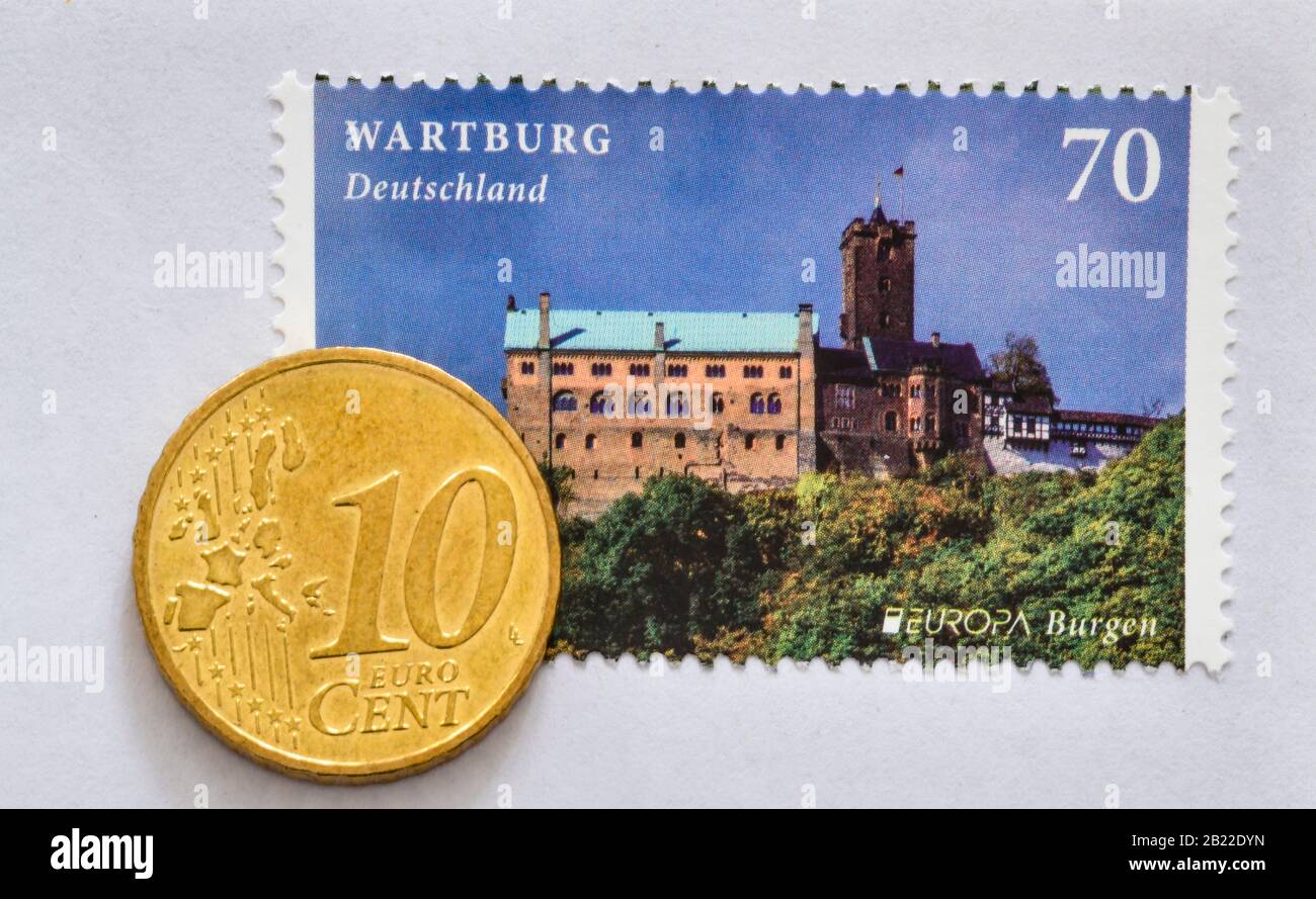 Deutsche Briefmarke 70 Cent und 10 Centmünze, Symbolfoto Portoerhöhung Stock Photo