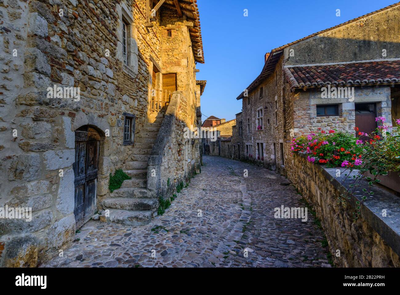 Medieval well village france hi-res stock photography and images - Alamy