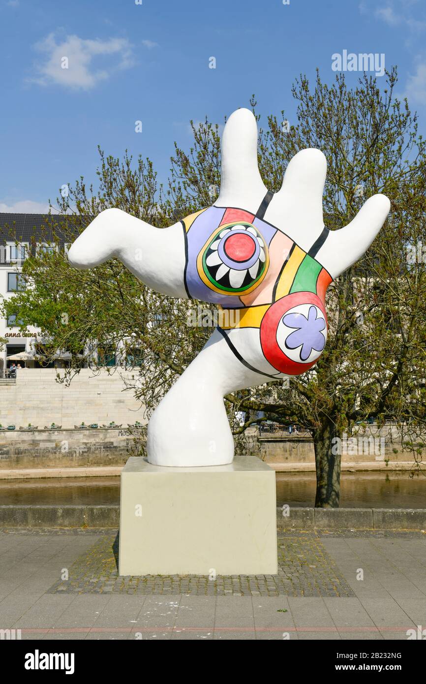 Niki de saint phalle nana hi-res stock photography and images - Alamy