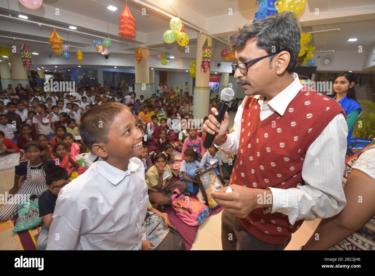 India, India. 28th Feb, 2020. A participant interacts with an officer at an open house balloon burst quiz on Science & Technology, where, about 300 school students took part to celebrate the 'National Science Day' at the Science City, Govt. of India, (Photo by Biswarup Ganguly/Pacific Press) Credit: Pacific Press Agency/Alamy Live News Stock Photo