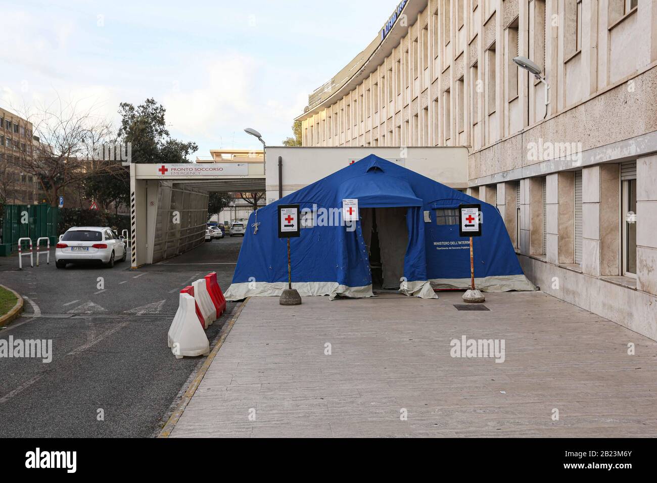 Rome, Italy. 29th Feb, 2020. Preventive tents have been set up in some hospitals in the capital due to coronavirus emergency in Rome. (Photo by Sisto Claudio/Pacific Press/Sipa USA) Credit: Sipa USA/Alamy Live News Stock Photo