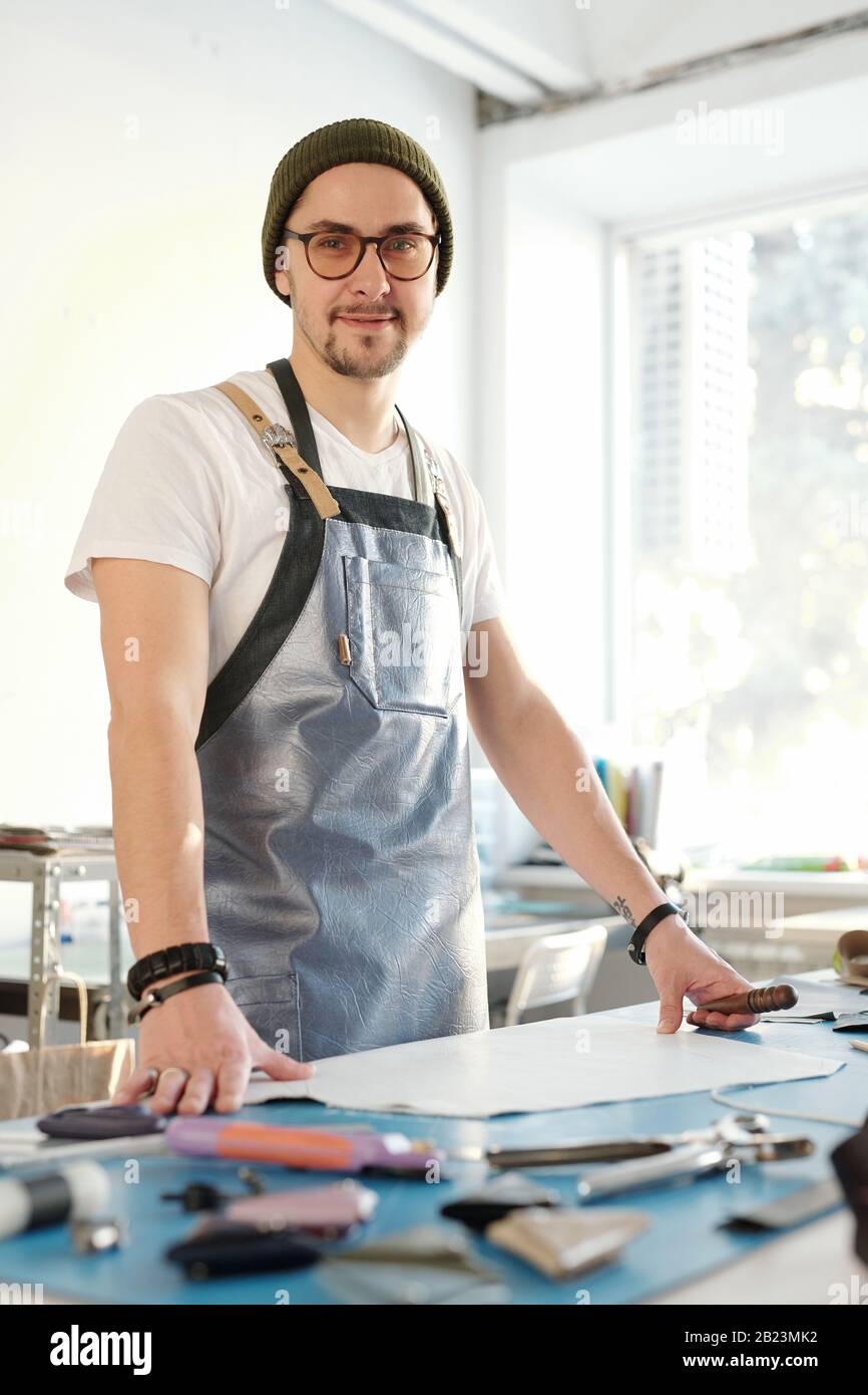 Leatherworker hi-res stock photography and images - Alamy