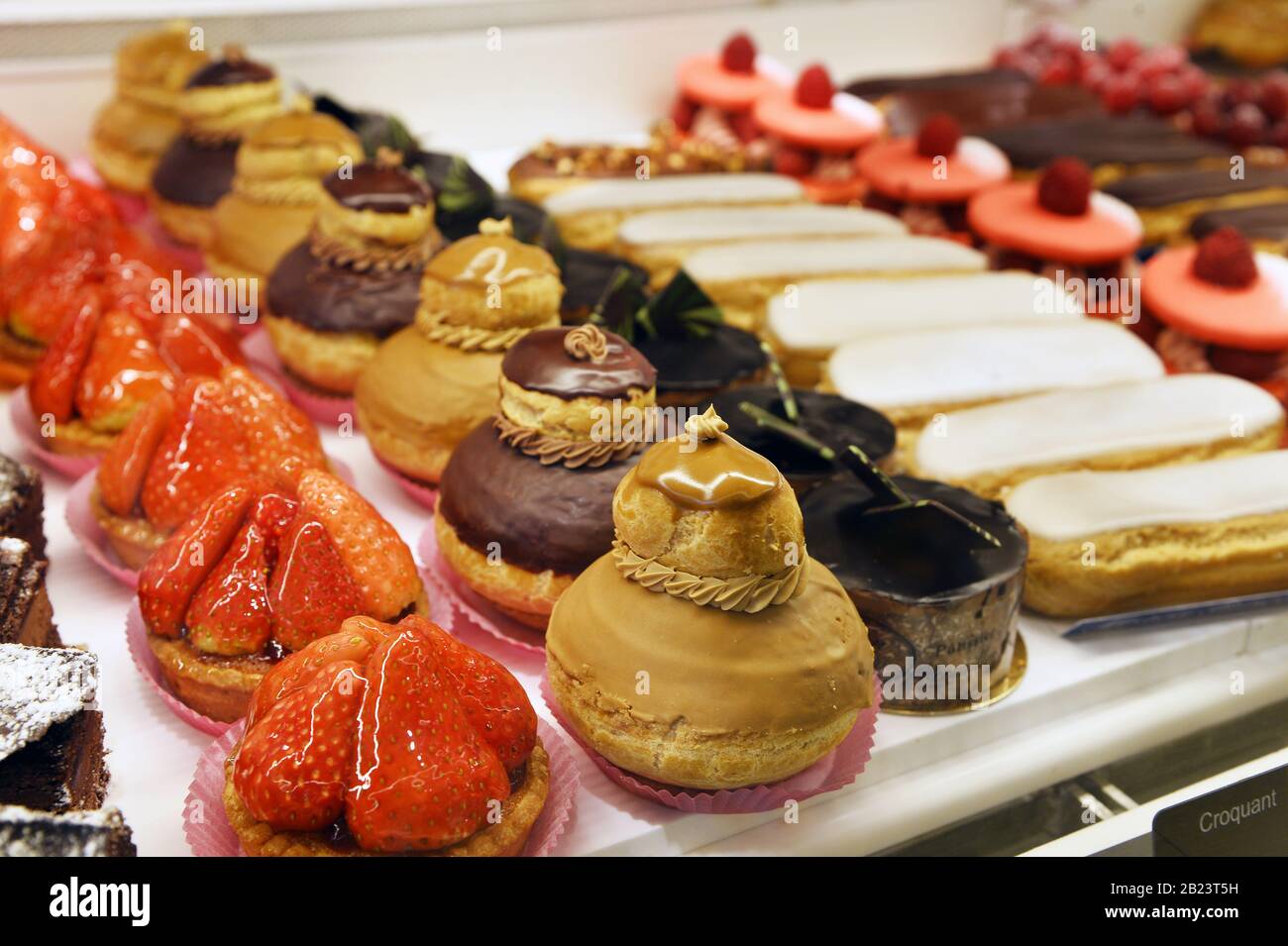 Eclair - French Bakery Pastry Display - Versailles - France Stock Photo ...
