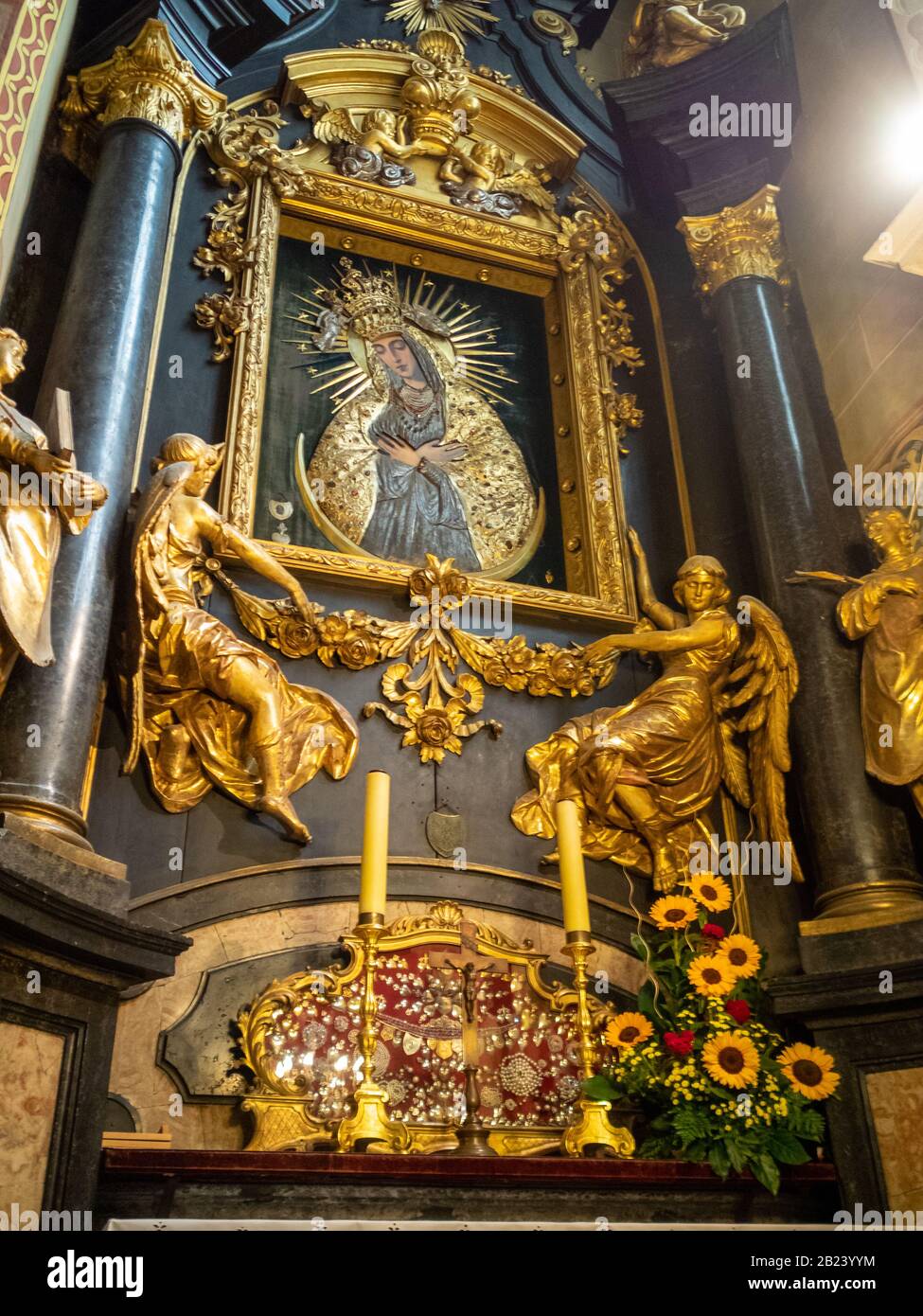 Altar interior st marys hi-res stock photography and images - Alamy