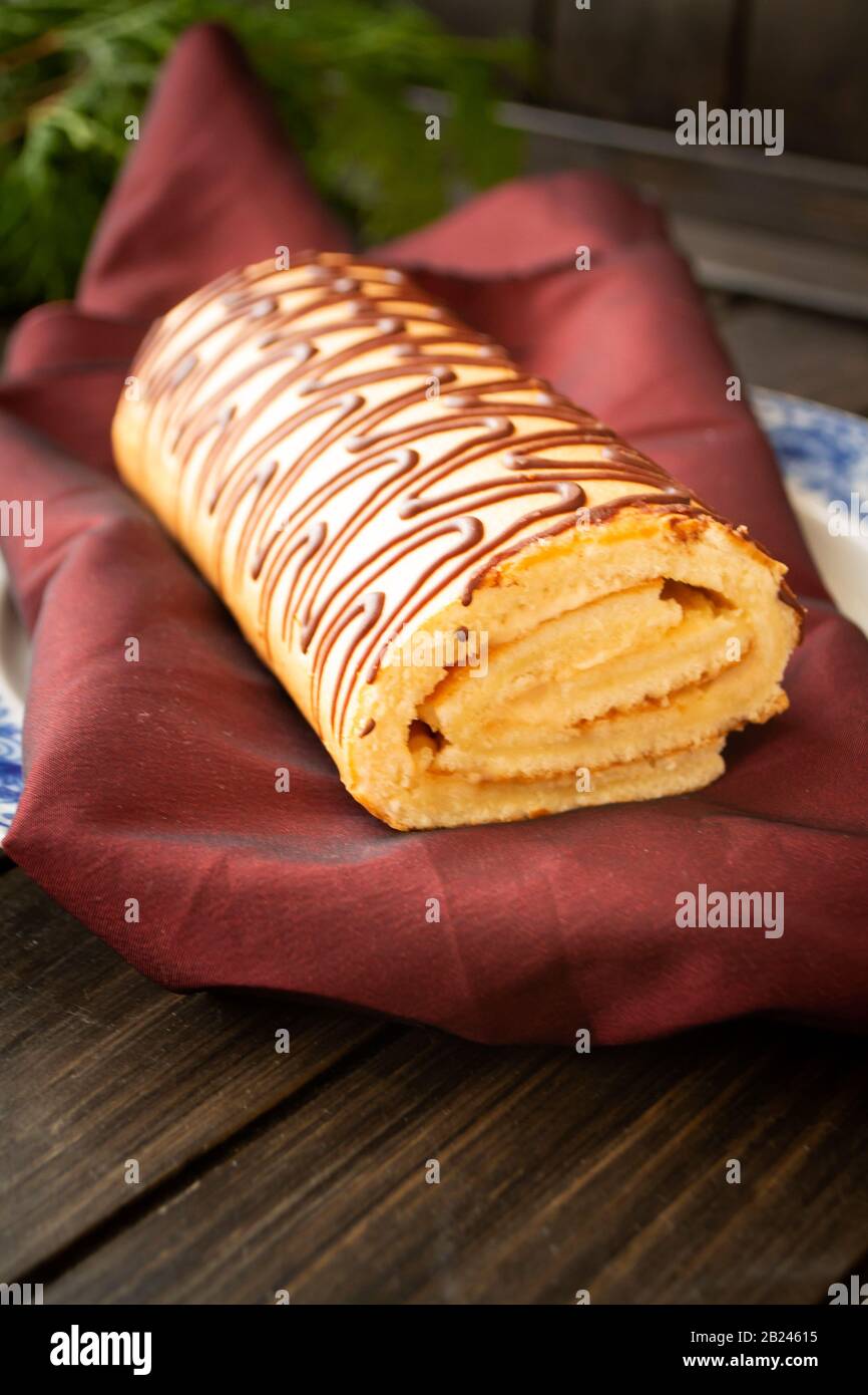 Chocolate Cake Mango Sauce High Resolution Stock Photography And Images Alamy