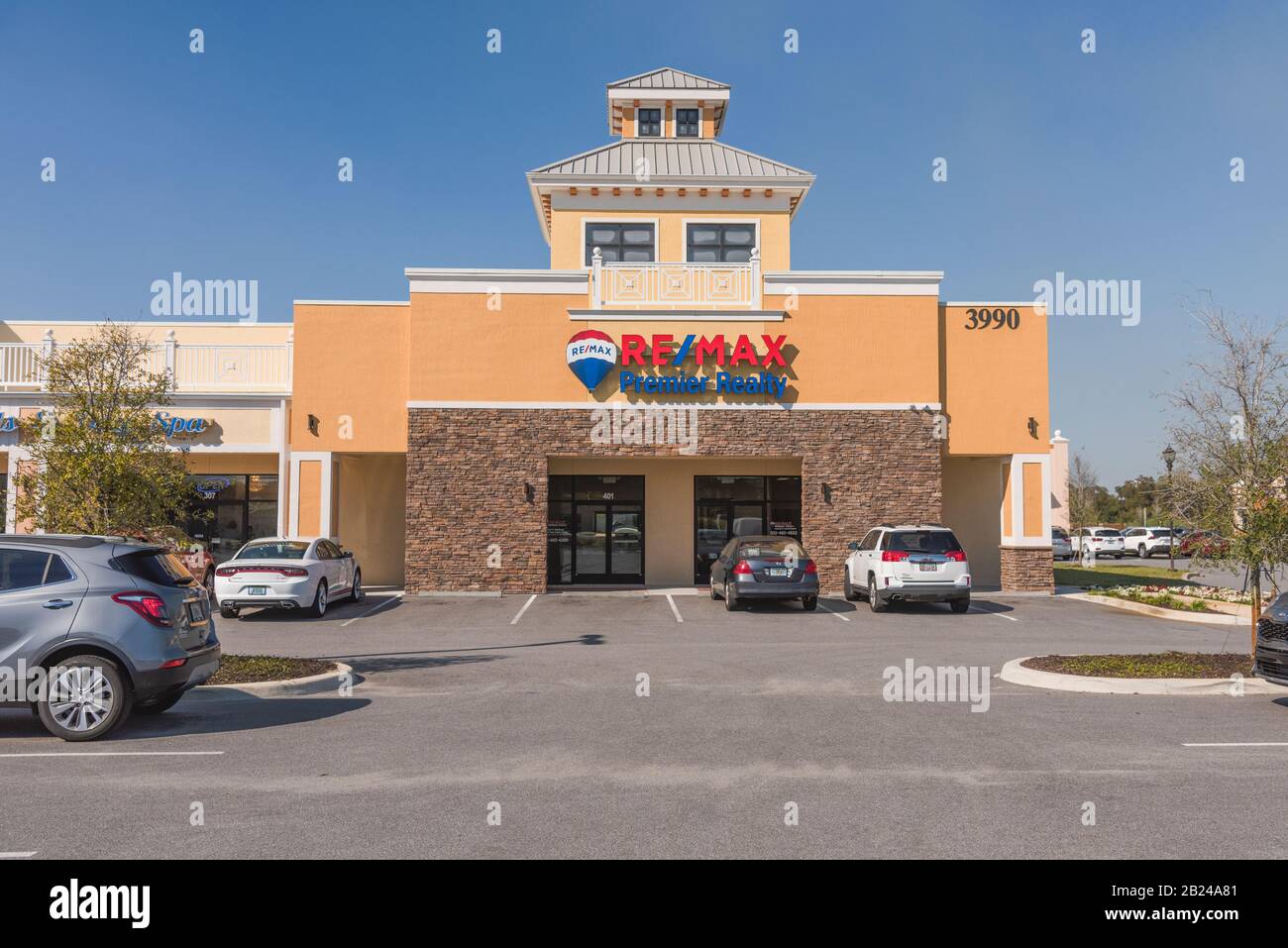 Real estate signage hi-res stock photography and images - Alamy