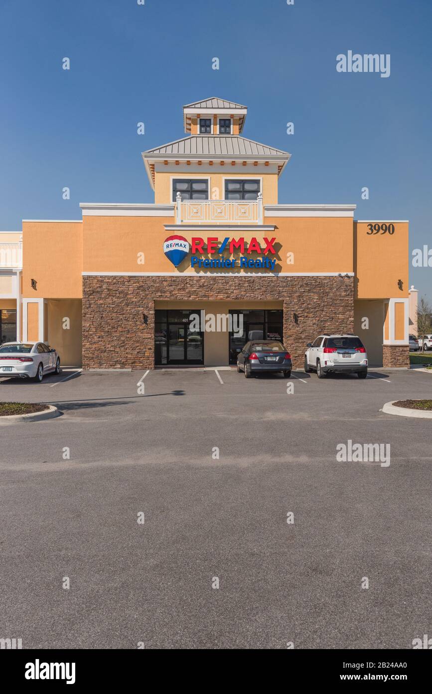 Real estate signage hi-res stock photography and images - Alamy