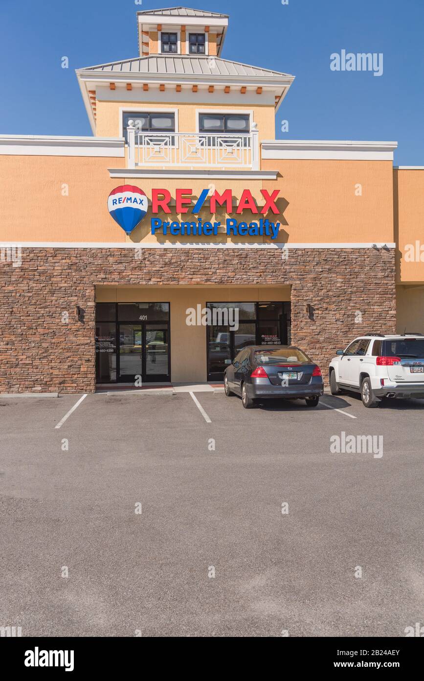 Real estate signage hires stock photography and images Alamy