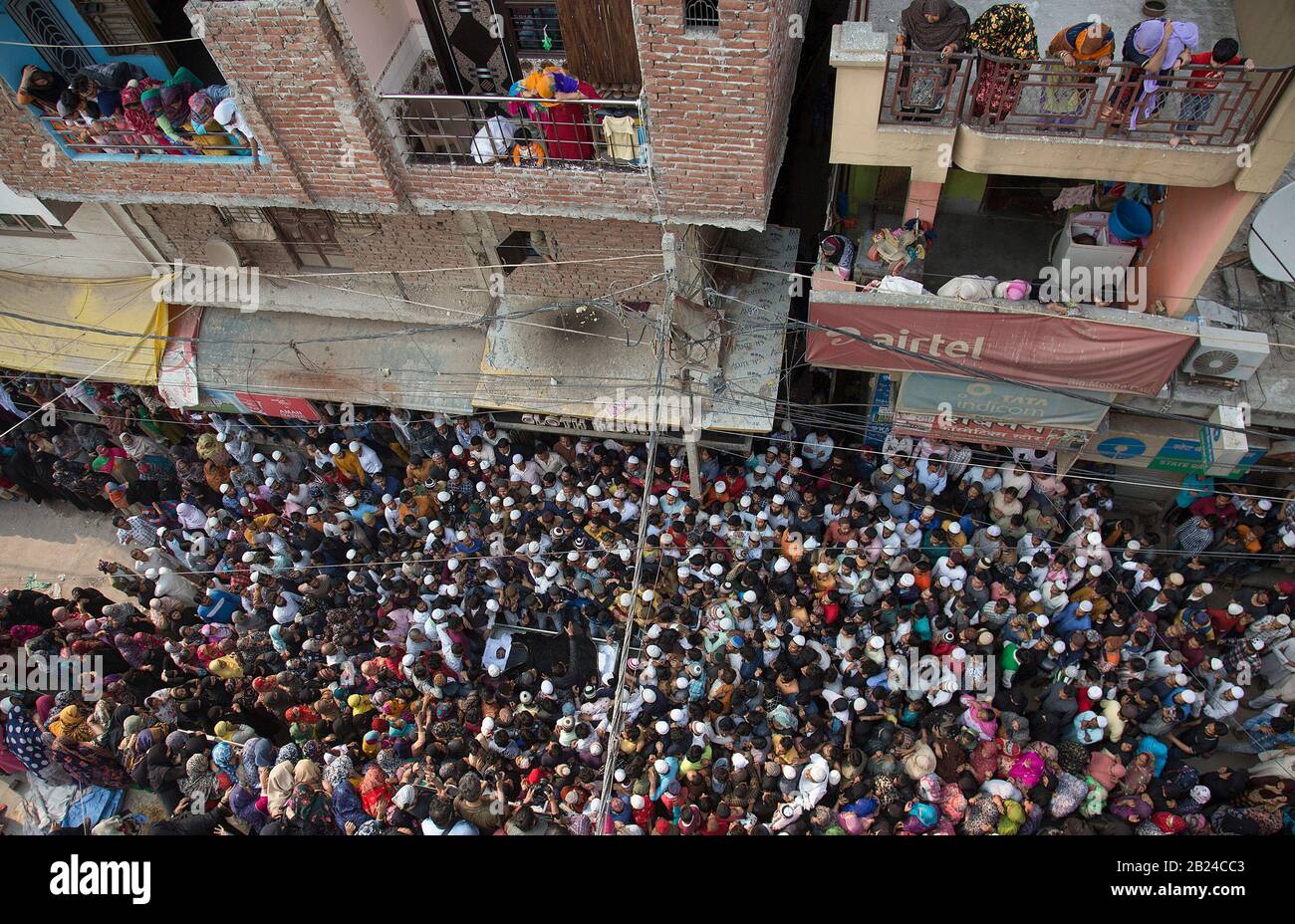 New Delhi. 29th Feb, 2020. People carry the body of a riot victim during his funeral procession in The death toll during communal violence in Delhi Friday evening rose to 42, officials said. Credit: Javed Dar/Xinhua/Alamy Live News Stock Photo