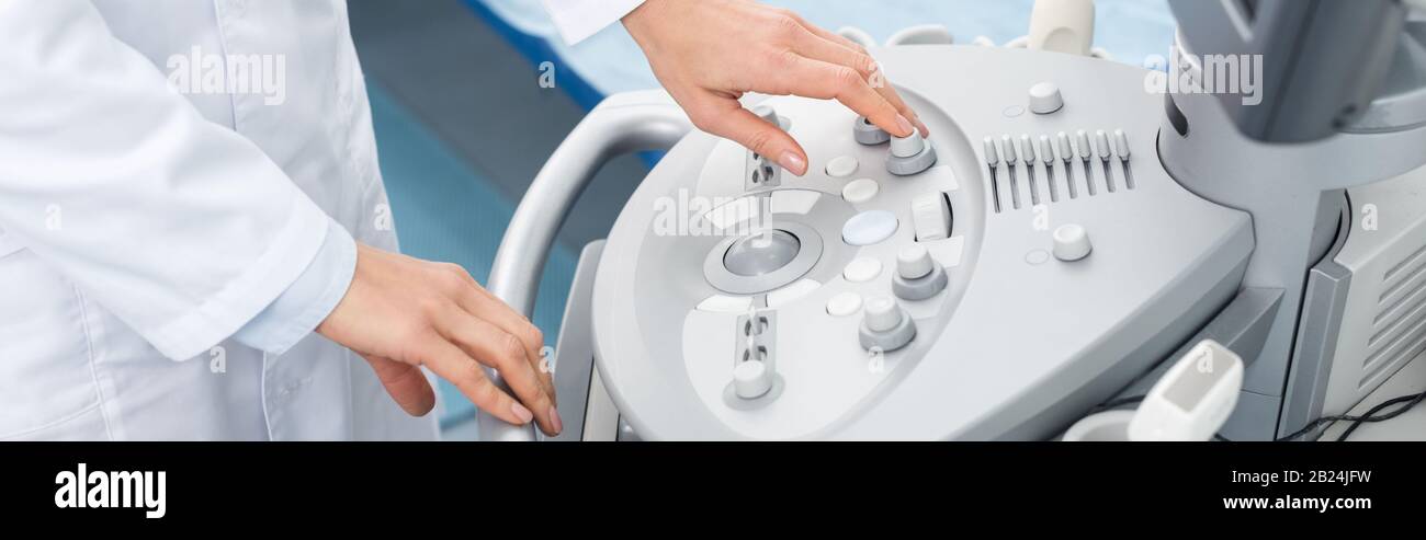 Ultrasound scanner in hands hi-res stock photography and images - Alamy