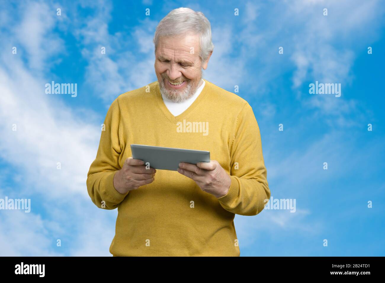 Retired outdoor modern old man hi-res stock photography and images - Alamy