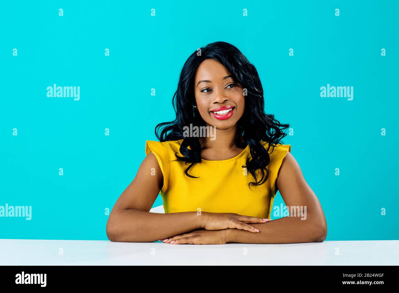 Black woman beautiful face sitting hi-res stock photography and images ...