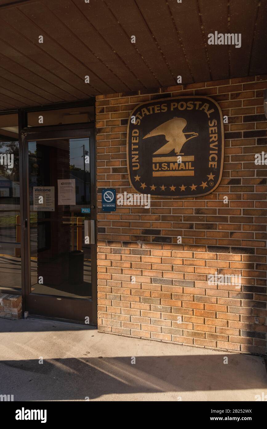 Entrance to post office hires stock photography and images Alamy