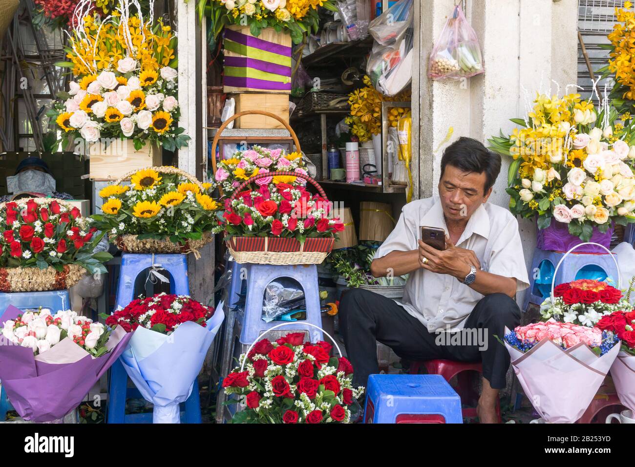 Saigon (Ho Chi Minh City) flower market - A Vietnamese man selling flowers at Ben Thanh Market in Saigon, Vietnam, Southeast Asia. Stock Photo