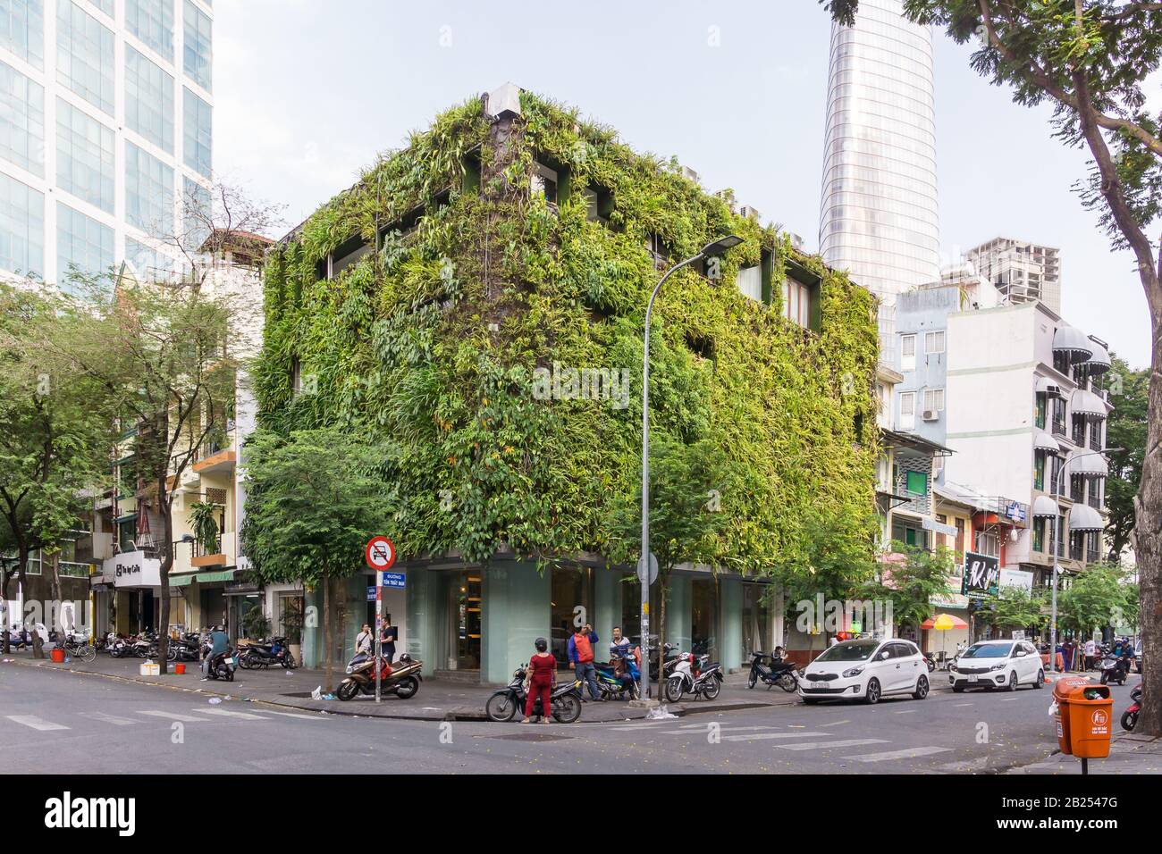 Living wall Saigon (Ho Chi Minh City) - Vertical garden on a building in Saigon, Vietnam, Southeast Asia. Stock Photo