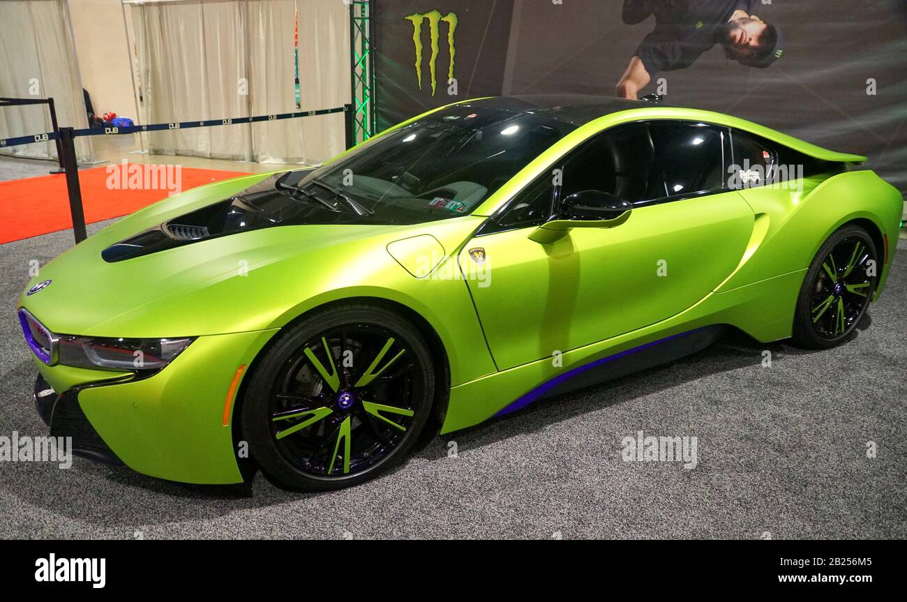 Lime green car hi-res stock photography and images - Alamy
