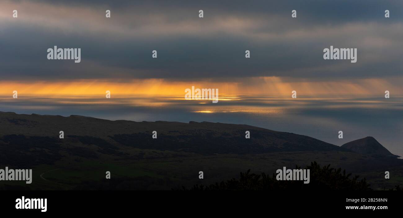Golden sun rays hi-res stock photography and images - Alamy