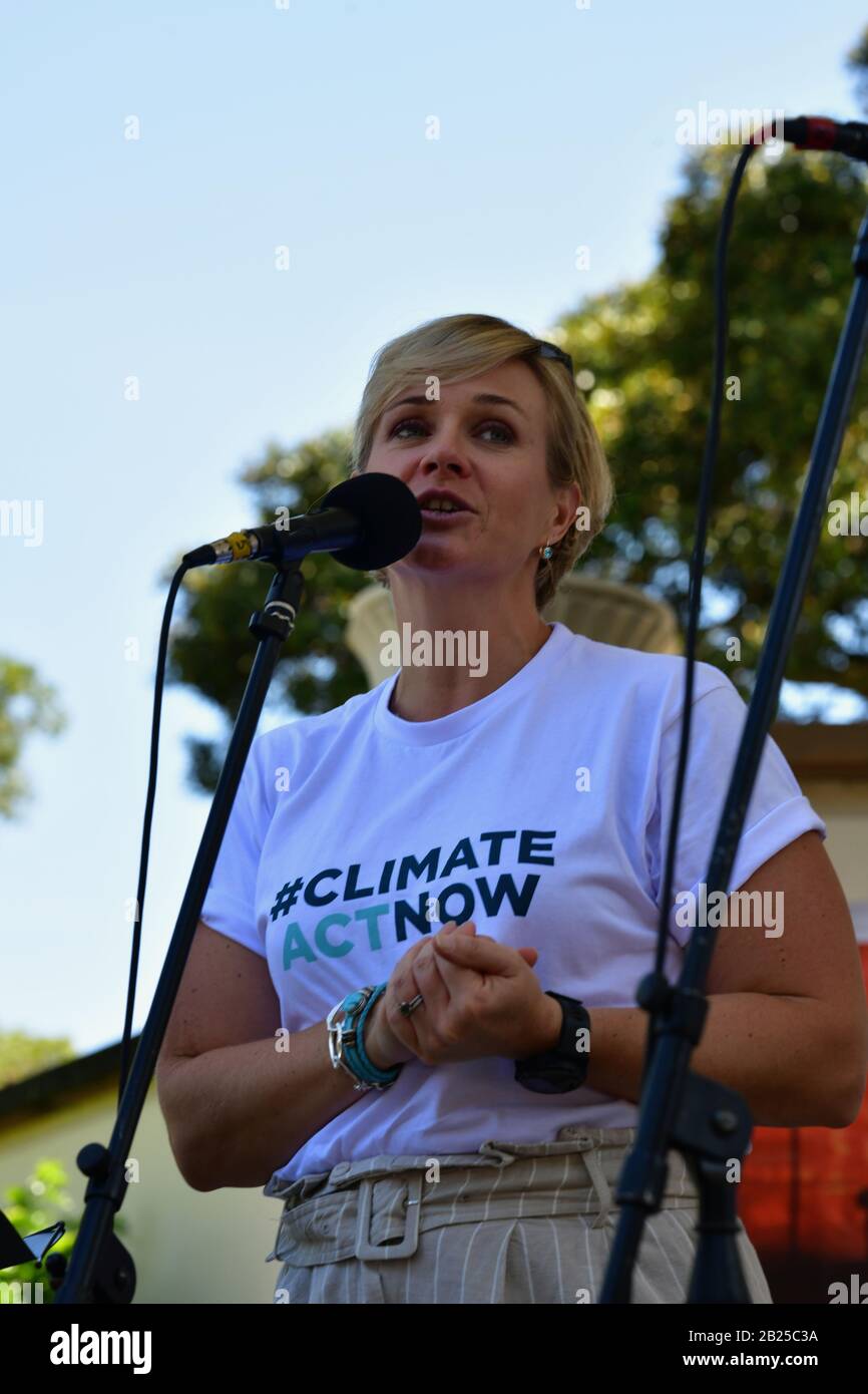 Zali Steggall addresses a Climate Change meeting at St.Leonards Park in Sydney on March 1st, 2020 Stock Photo