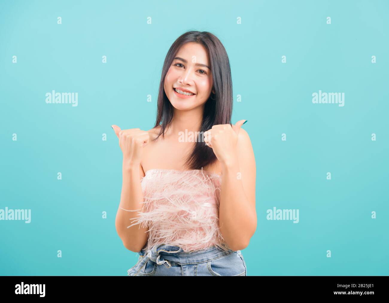 Portrait asian beautiful woman smiling showing hand showing thumbs up ...