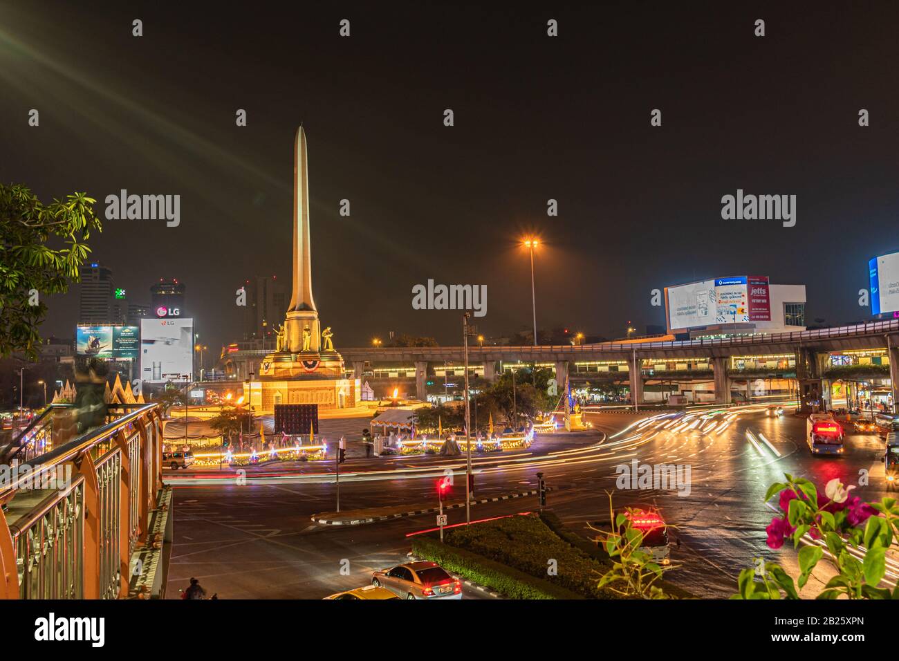 Bangkok Thailand February 20 2020 The Bts Sky Trains Runs Through Bangkok Thailand February 20 2020 The Bts Sky Trains Runs Through