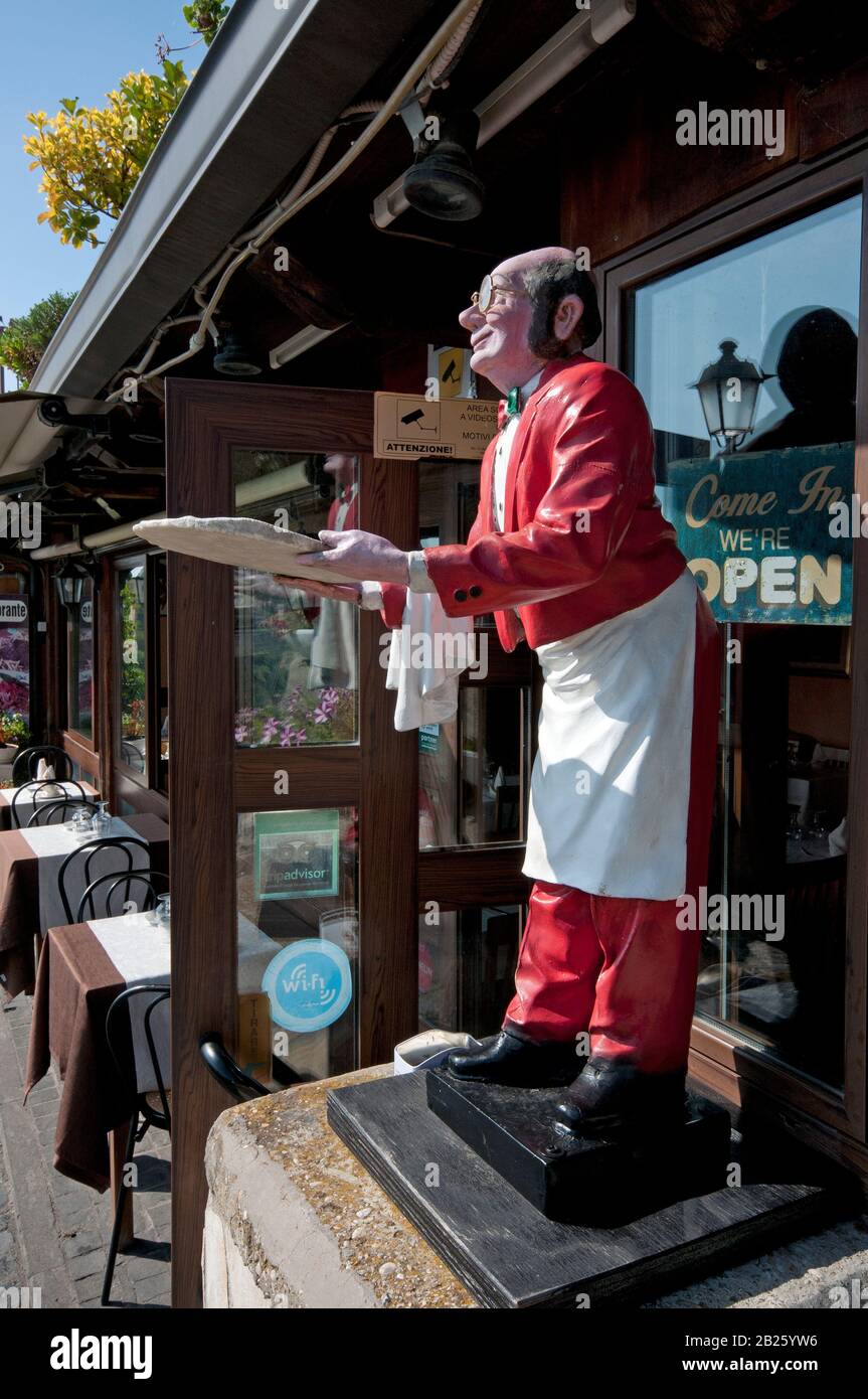 Statue of waiter outside the restaurant 'Il Grottino', Castel Gandolfo, Lazio, Italy Stock Photo