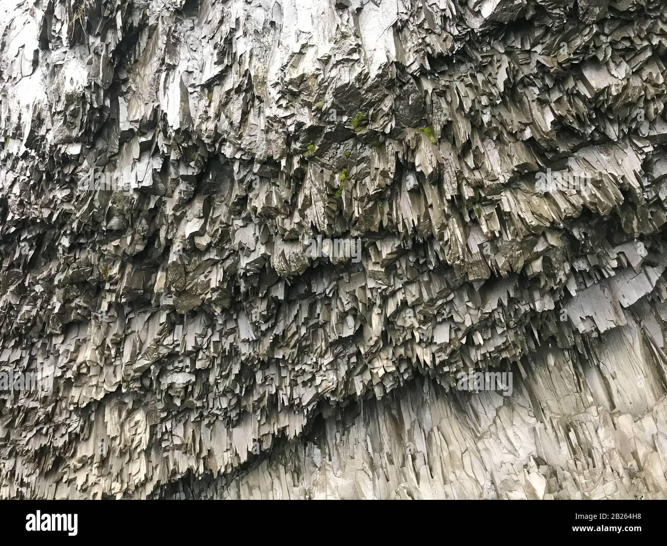 Reynisfjara Beach next to Reynisdrangar sharp basalt rock cliffs ...