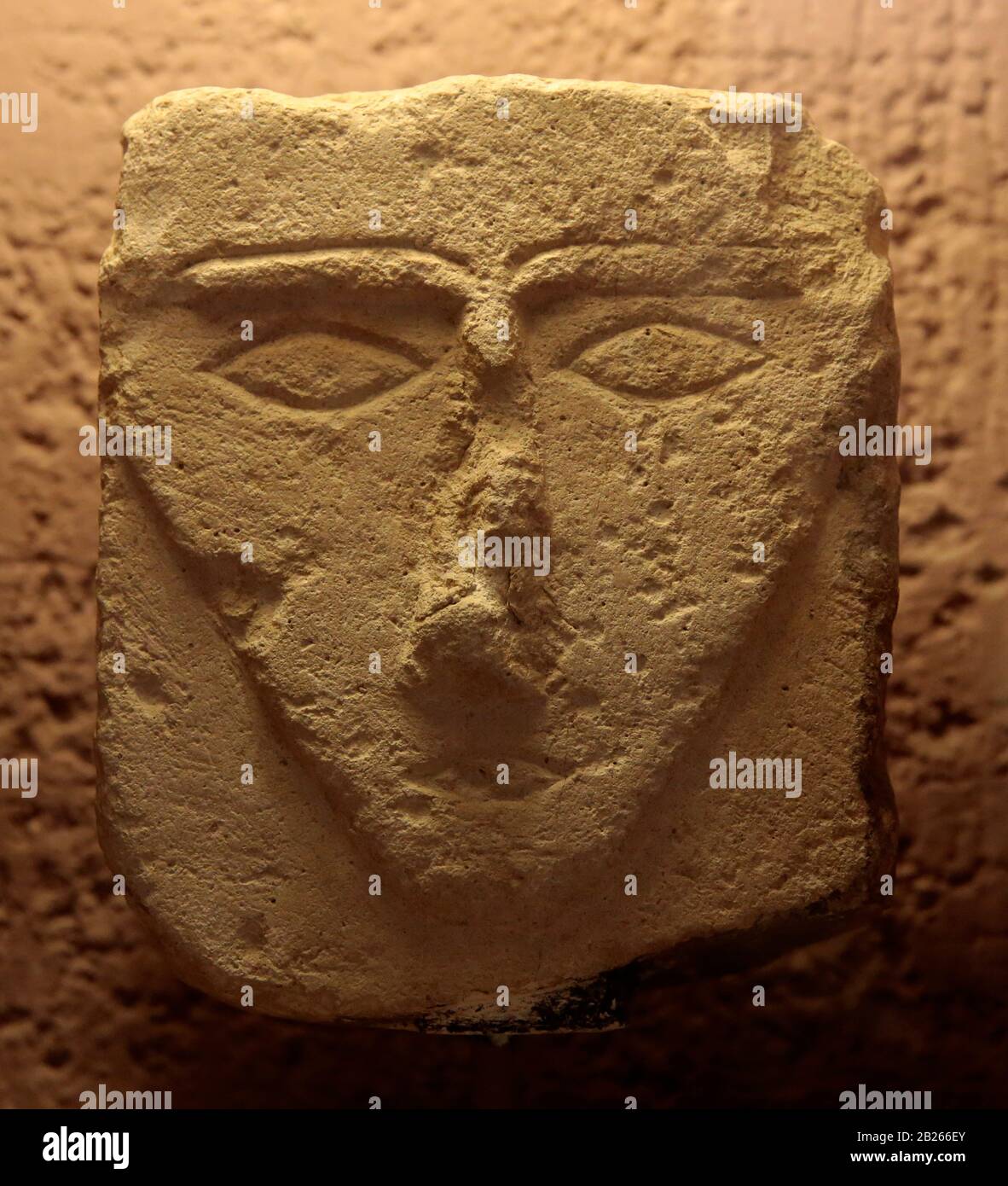 Pre-islamic cultures. Arabian Peninsula 4thBC-1stBC. Statue head. Graves stones. Representation of the burie. 3stBC-1stBC. Alabaster. Yemen Stock Photo