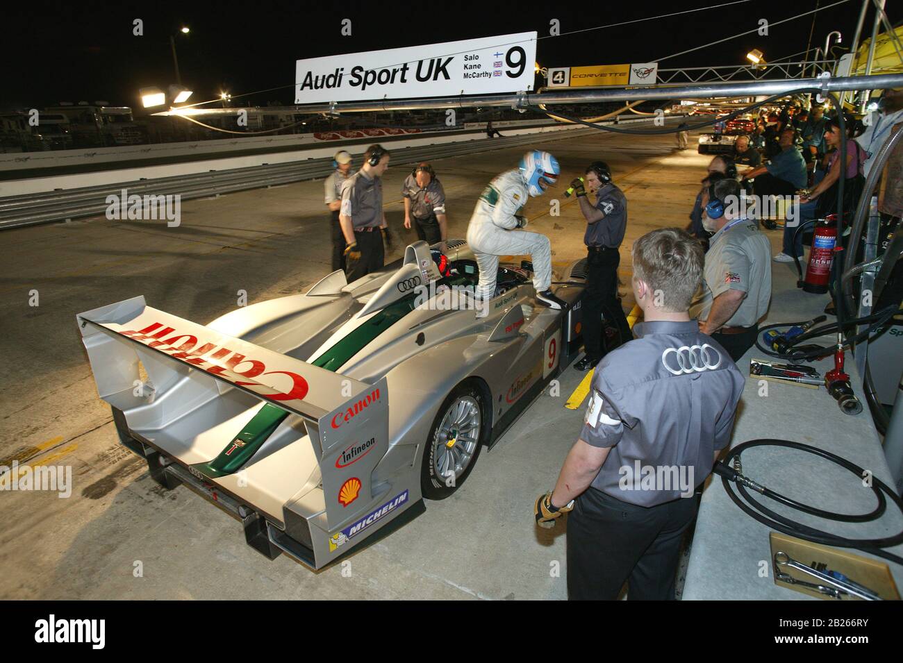 Night Pit stop in the Audi UK pits in the 2003 Sebring 12 hour race Stock Photo