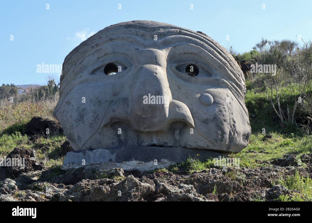 Una delle 10 sculture installate nel 2005 lungo la strada che sale al Vesuvio con la creazione di un museo di arte contemporanea a cielo aperto dal ti Stock Photo