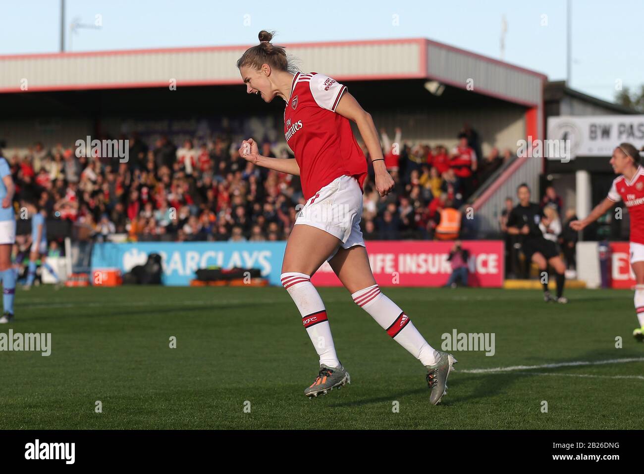 Vivianne Miedema of Arsenal scores the first goal for her team and celebrates during Arsenal Women vs Manchester City Women, Barclays FA Women's Super Stock Photo