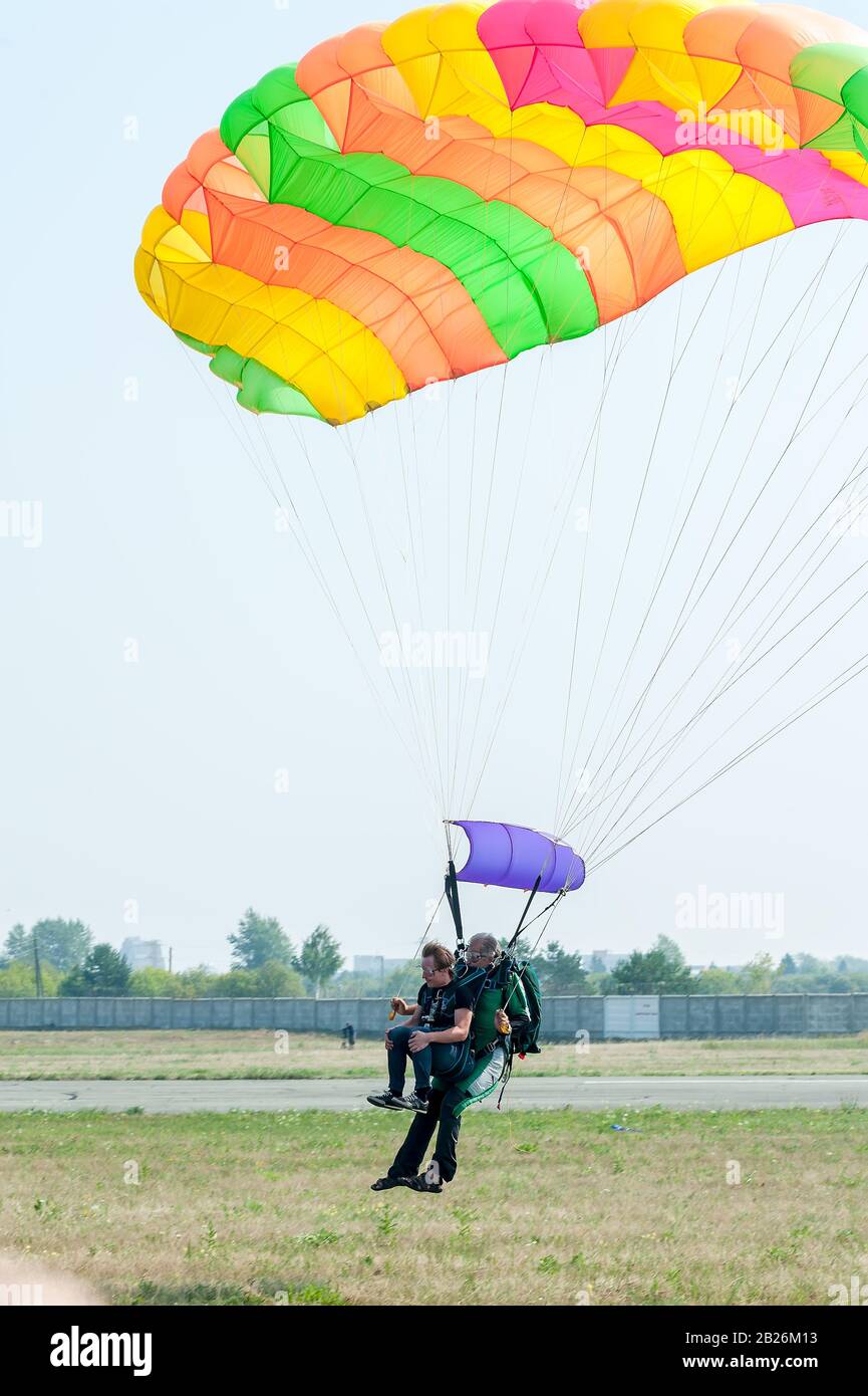 Parachute jump in tandem Stock Photo Alamy