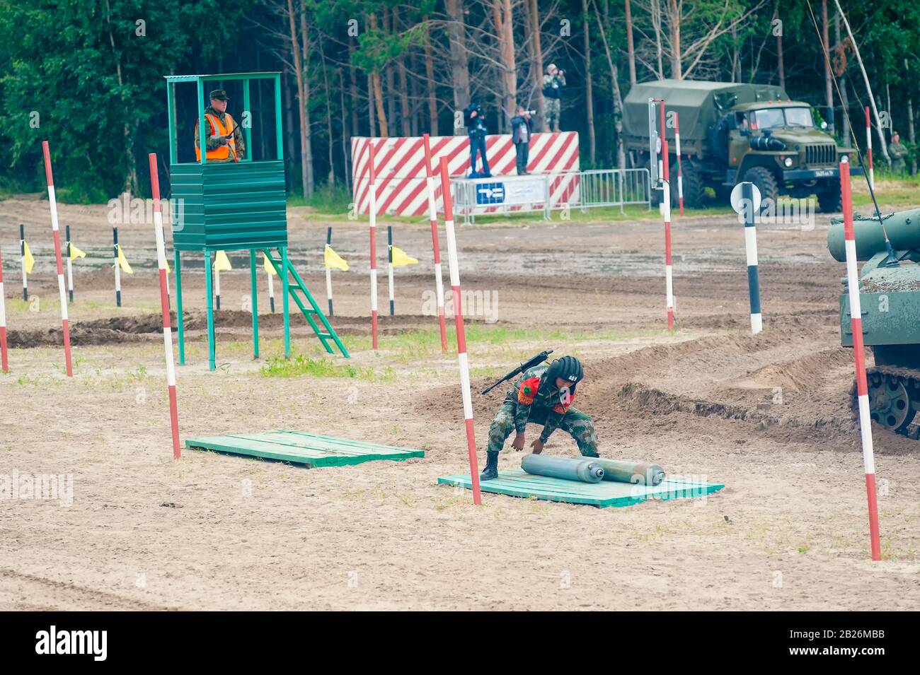 Crew of Meteorite UR-77 machine loads shells Stock Photo - Alamy