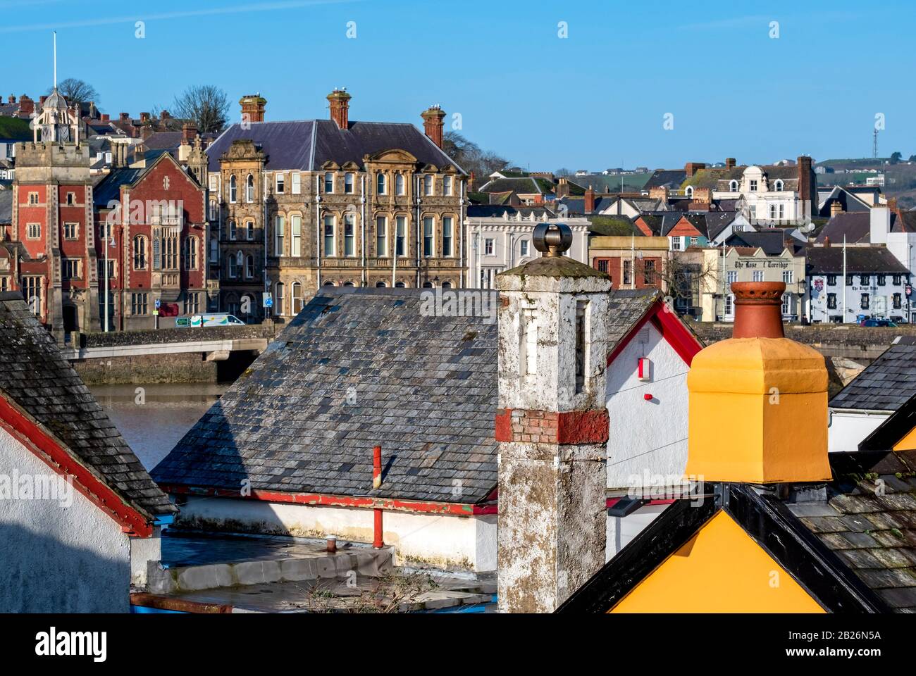 Views from East The Water towards Bideford Quay with Bridge Buildings and the Library, with St Marys Church in Bideford North Devon, South West, UK Stock Photo
