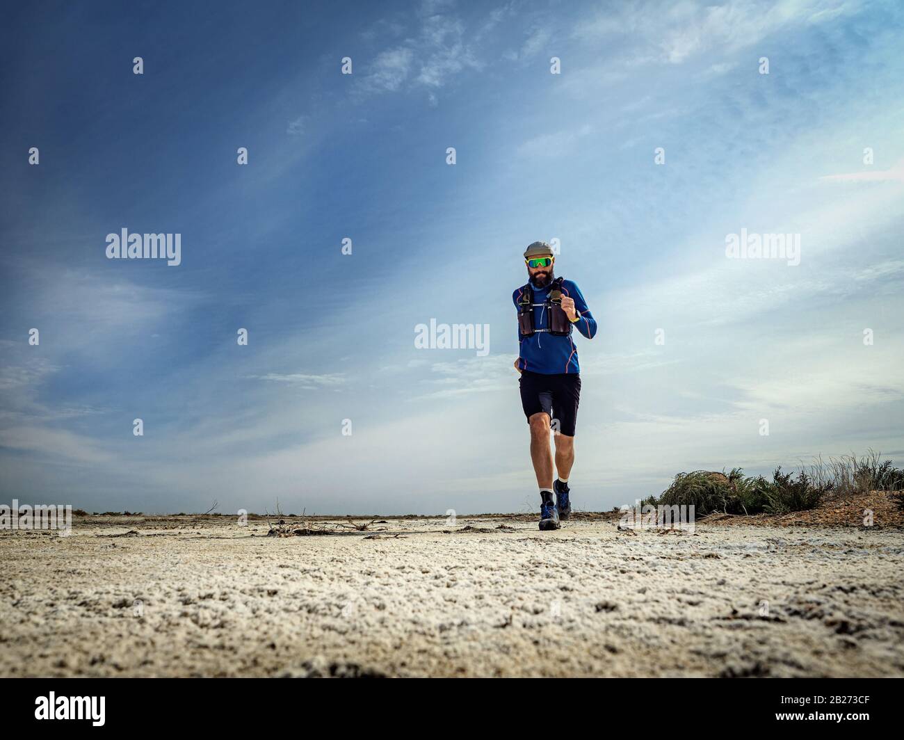 Extreme Distance Runner Extreme marathon desert hi-res stock photography and images - Alamy