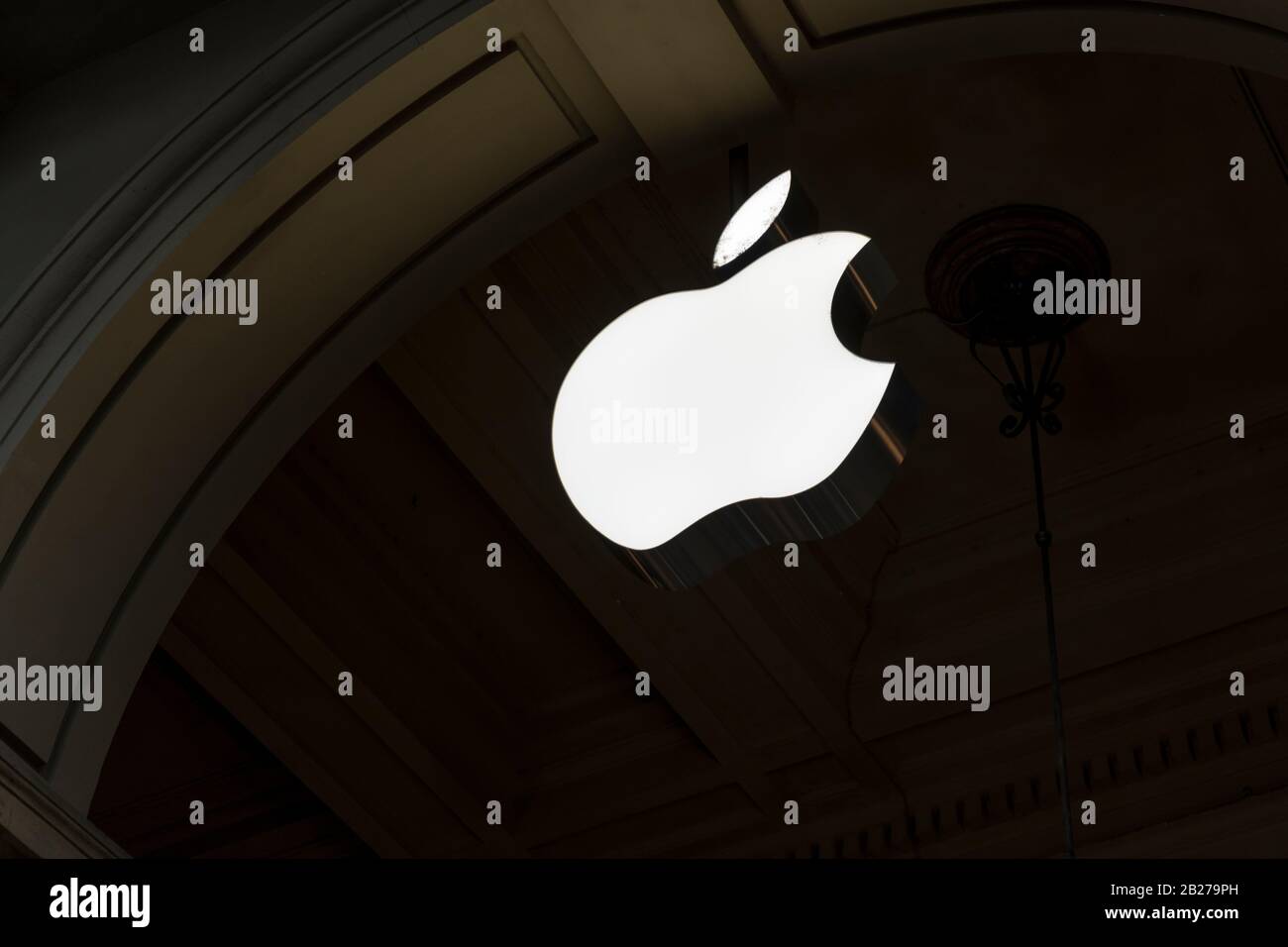 Apple store sign, logo outside the store in florence Stock Photo Alamy