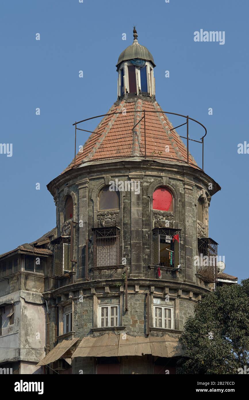 22 Feb 2020 Clay tile roof old building Gopal Niwas mass urban housing ; Princess street ; Vardhaman Chowk ; Marine Lines ; Bombay Mumbai ; Maharashtr Stock Photo