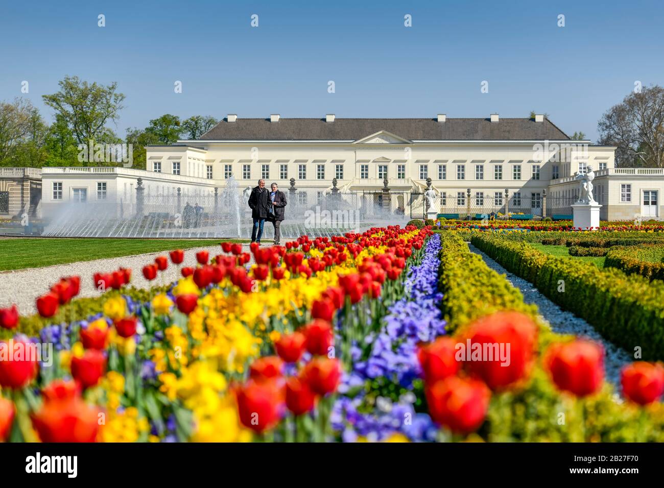 Tulpenbeete, Glockenfontäne, Schloß, Großer Garten, Herrenhäuser Gärten, Hannover, Niedersachsen, Deutschland Stock Photo