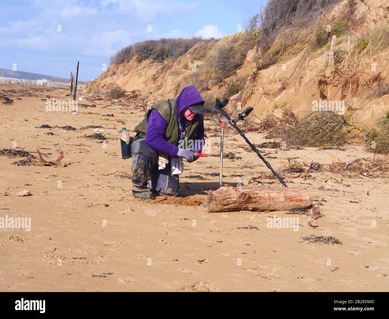 Man metal detector uk hires stock photography and images Alamy