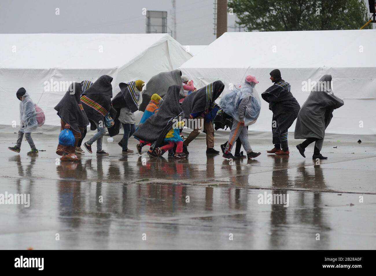 Nickelsdorf, Burgenland, Austria. Archive picture from September 25, 2015. The wave of refugees reaches the Nickelsdorf border crossing in Burgenland Stock Photo