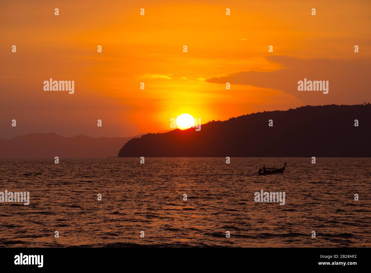 Beach beauty boat sunset hi-res stock photography and images - Alamy