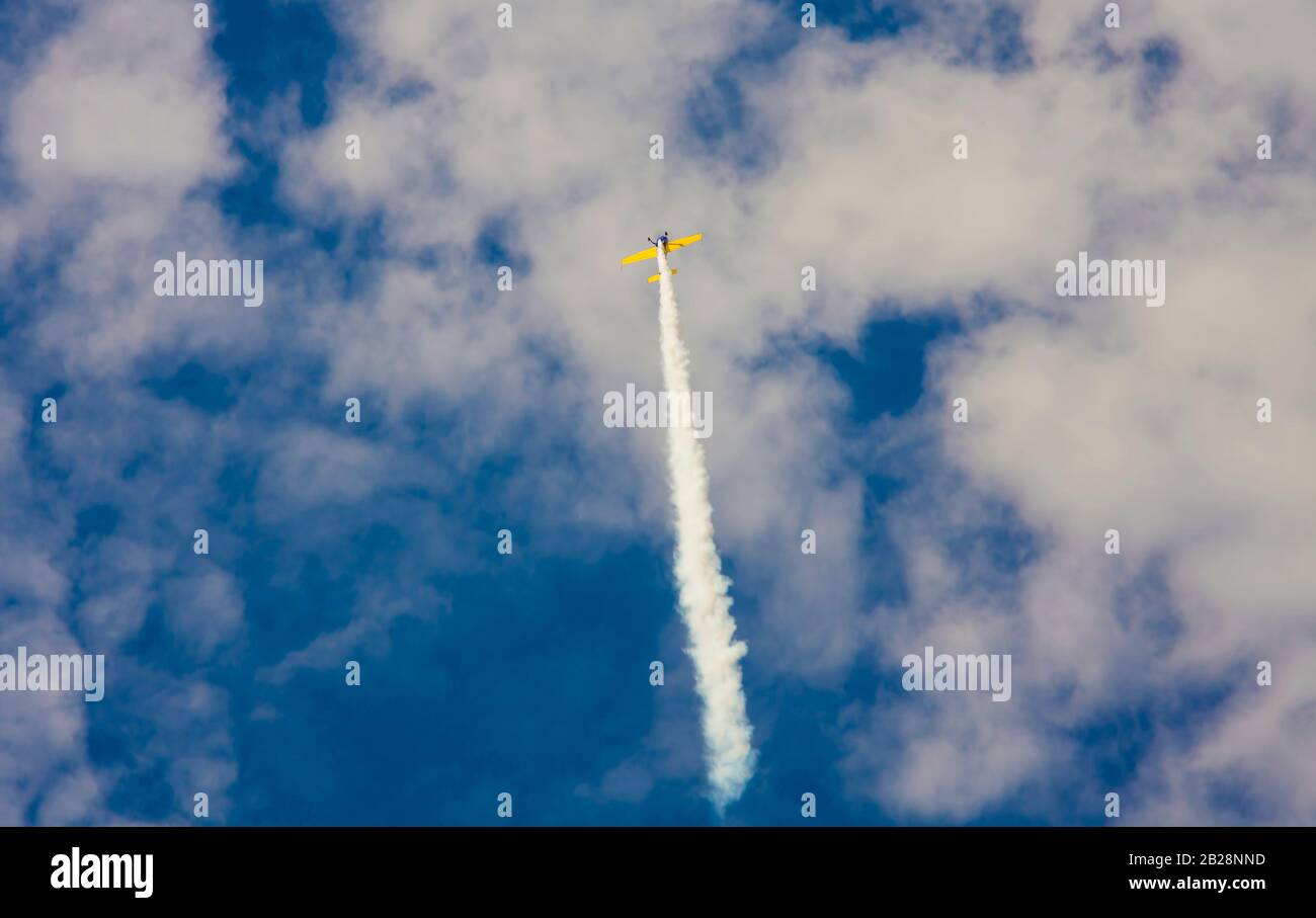 airplane making smoke stunts in the air Stock Photo Alamy
