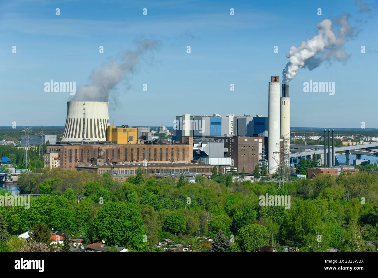 Kraftwerk Reuter West (hinten) und Heizkraftwerk Reuter (vorne), Siemensstadt, Spandau, Berlin, Deutschland Stock Photo