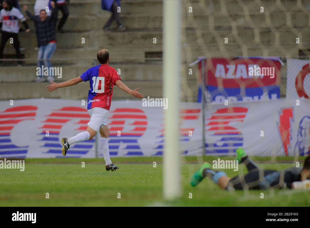 Curitiba, Brazil. 01st Mar, 2020. Renan Bressan scores for Paraná during Paraná Clube and Londrina. Match valid for the 9th round of the 2020 Paranaense Championship. Durival de Brito e Silva Stadium. Curitiba, PR. Credit: Reinaldo Reginato/FotoArena/Alamy Live News Stock Photo