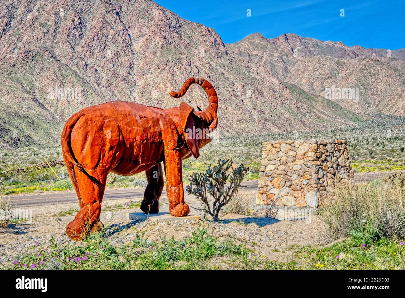 Galleta Meadows In Borrego Springs California Features Over 130 Large Metal Art Sculptures With Different Themes Such As Desert Animals And Prehistor Stock Photo Alamy