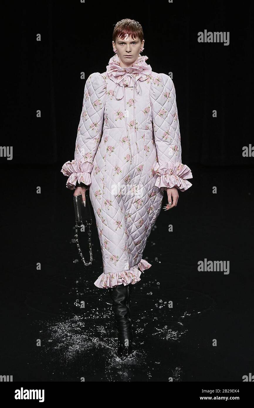 Paris, France. 1st Mar, 2020. A model presents creations by Balenciaga  during the Women's Fall-Winter 2020-2021 Ready-to-Wear collection fashion  show in Paris, France, on March 1, 2020. Credit: Piero Biasion/Xinhua/Alamy  Live News