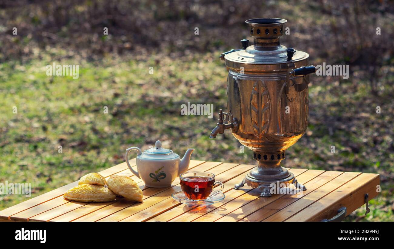 Samovar tea hi-res stock photography and images - Alamy